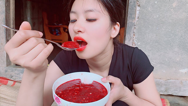 Nằm mơ thấy mình ăn tiết canh, tiết canh lợn, vịt, ngan, dê…