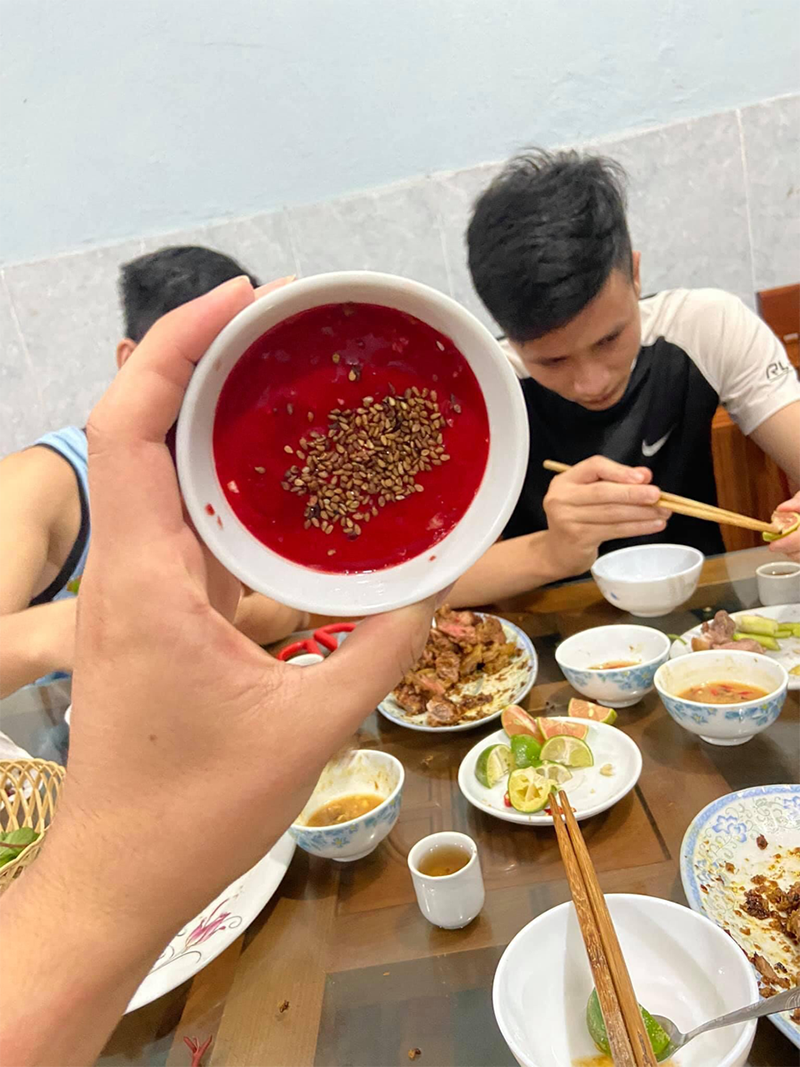 Mơ thấy gia đình mình ăn tiết canh