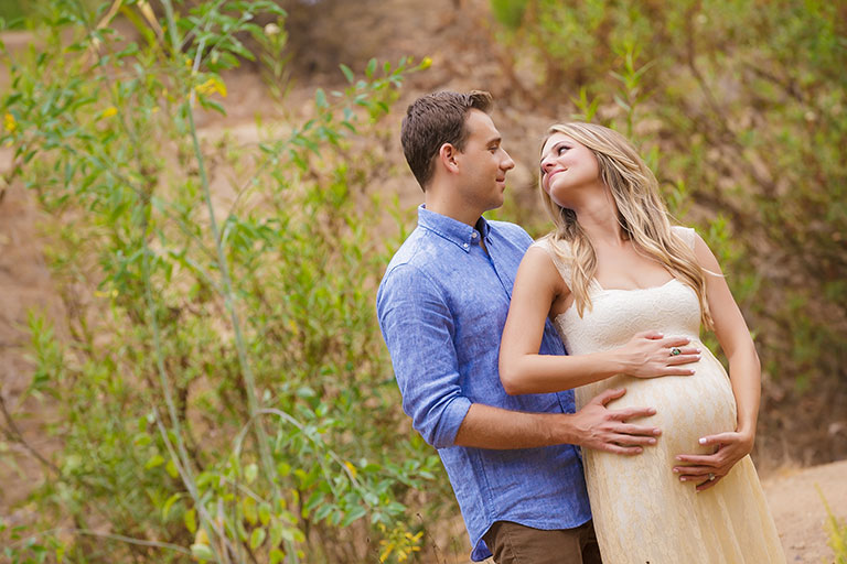 Capturing the Beauty of Maternity: Erica + Deven's Lifestyle Session